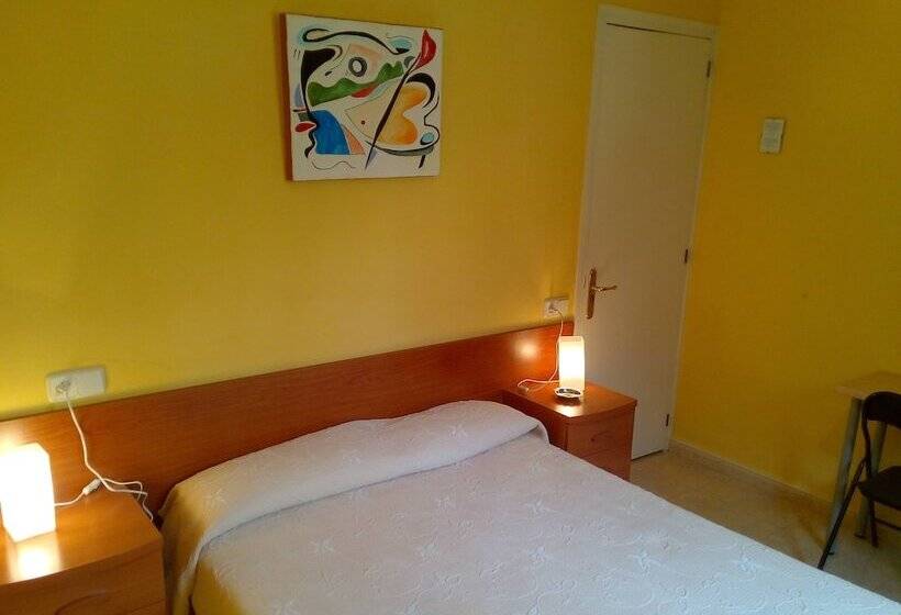 هتل Hostal Lleida