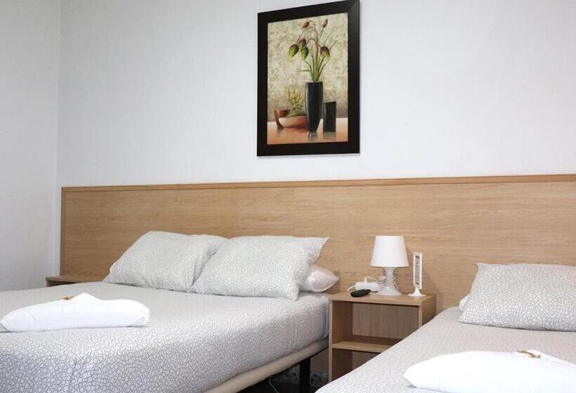 هتل Hostal Milmarcos