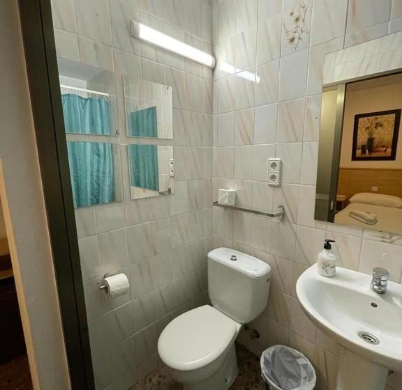 هتل Hostal Milmarcos