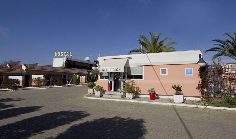 هتل Hostal Nueva Andalucia