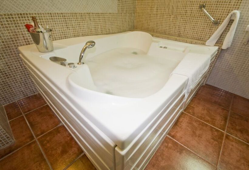 هتل Hostal Nueva Andalucia