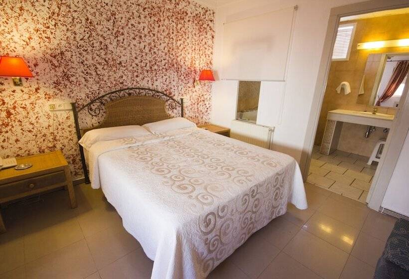 هتل Hostal Nueva Andalucia