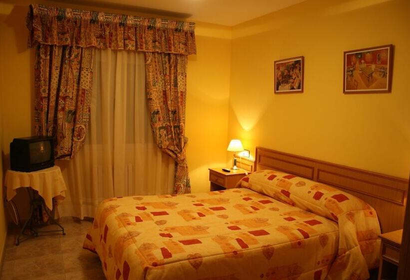 Отель Hostal Numancia