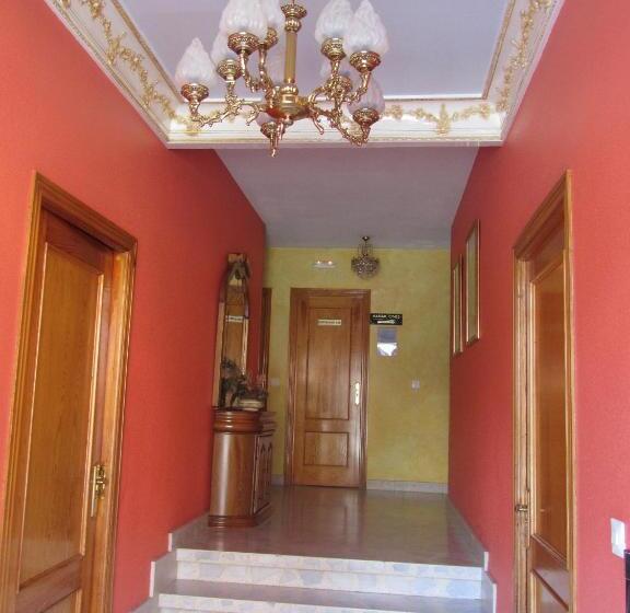 هتل Hostal Puerta La Villa