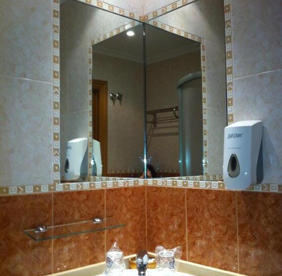 هتل Hostal Puerta La Villa