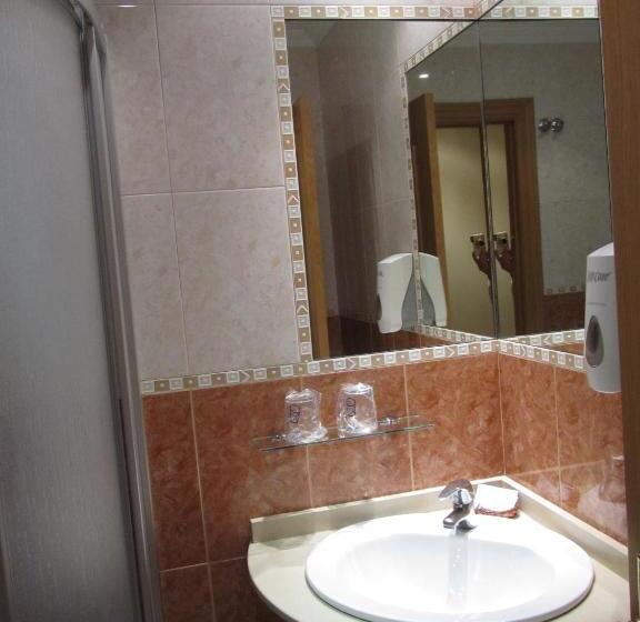 هتل Hostal Puerta La Villa