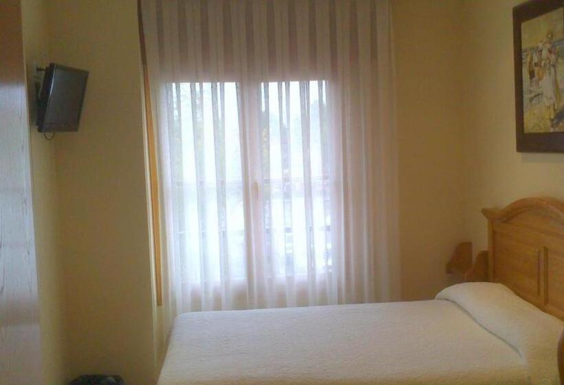 هتل Hostal Puerta La Villa