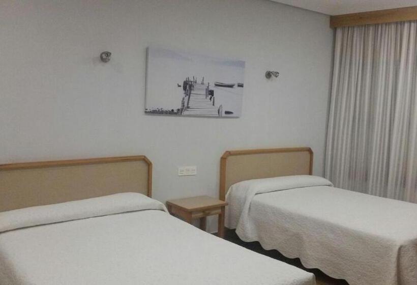 هتل Hostal Puerta La Villa