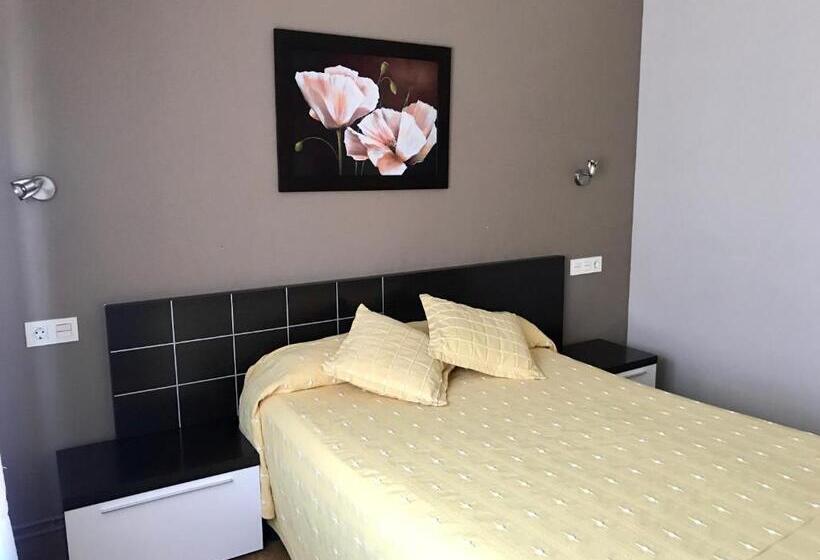هتل Hostal Puerta La Villa