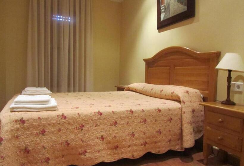 هتل Hostal Puerta La Villa