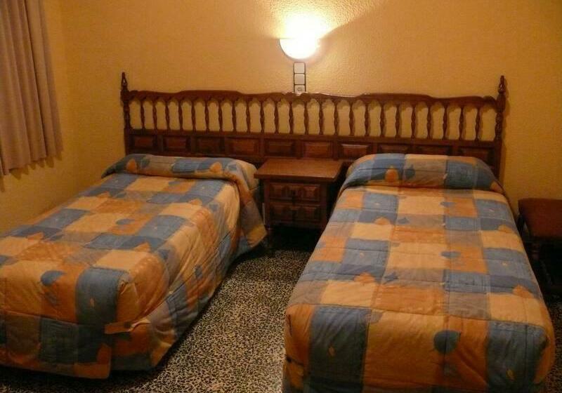 בית מלון כפרי Hostal Rodes