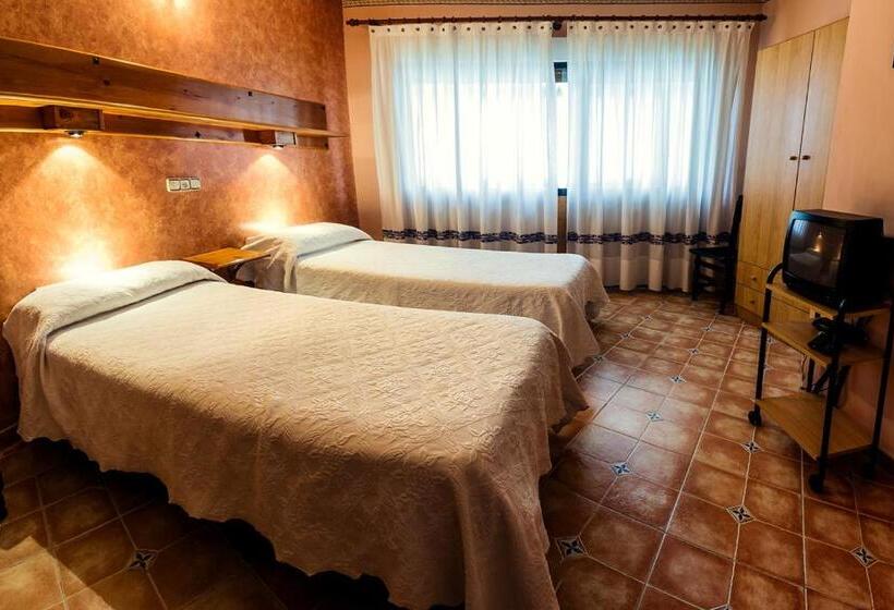Отель Hostal Romi
