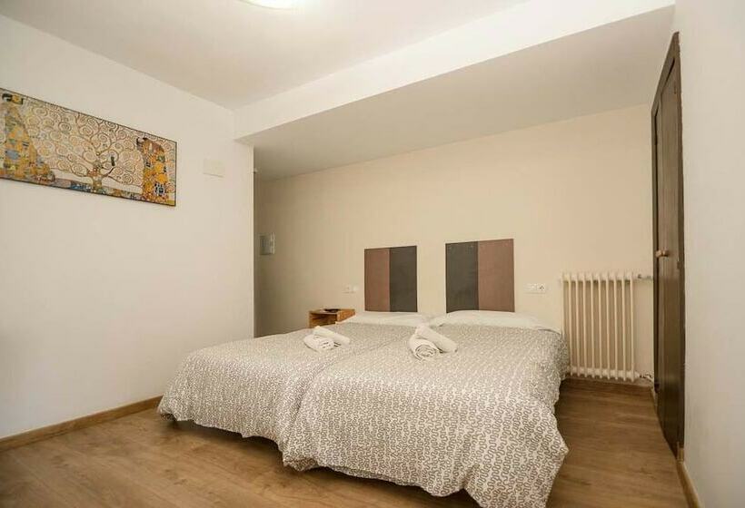 هتل Hostal ávila