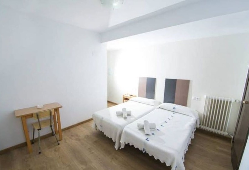 هتل Hostal ávila