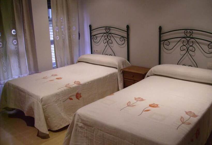 فندق Delphos