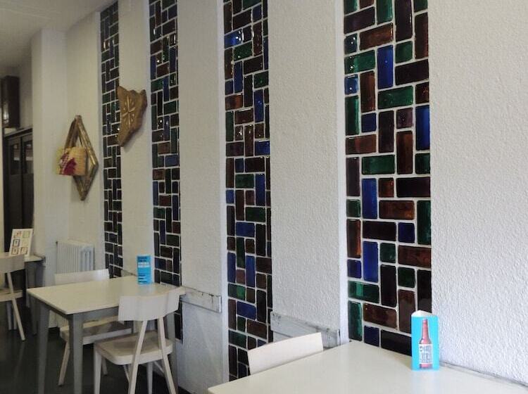 هتل Hostal Can Massot