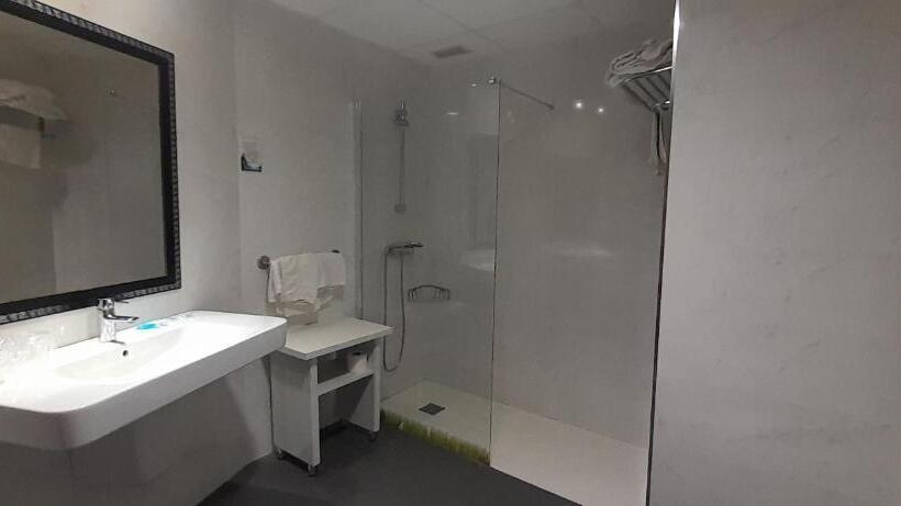 هتل Hostal Hispano