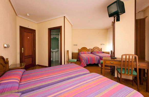 هتل Hostal Hispano