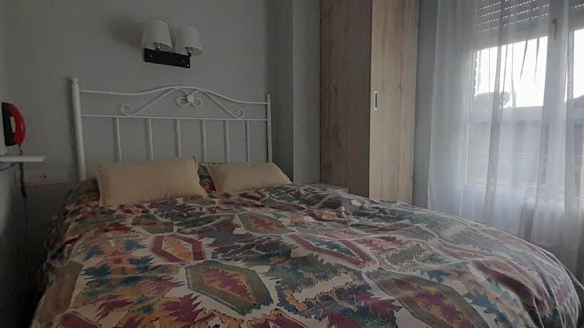 هتل Hostal Hispano