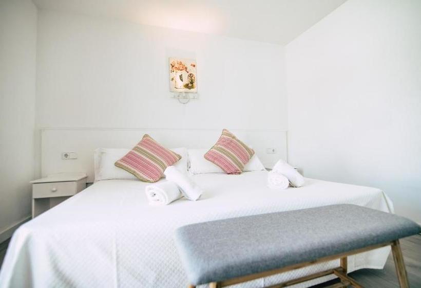 هتل Hostal La Llagosta