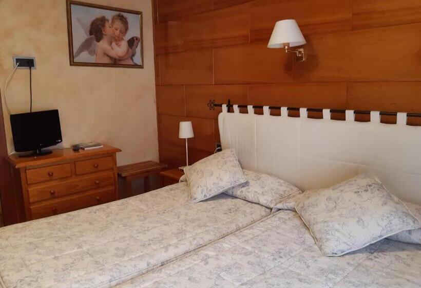 هتل Hostal La Placeta