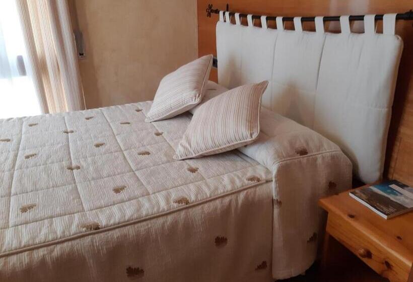 هتل Hostal La Placeta