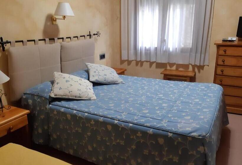 هتل Hostal La Placeta