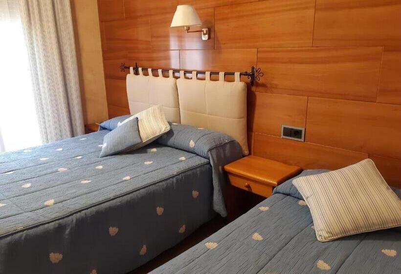 هتل Hostal La Placeta