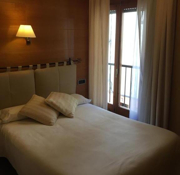 هتل Hostal La Placeta