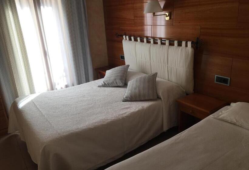 هتل Hostal La Placeta