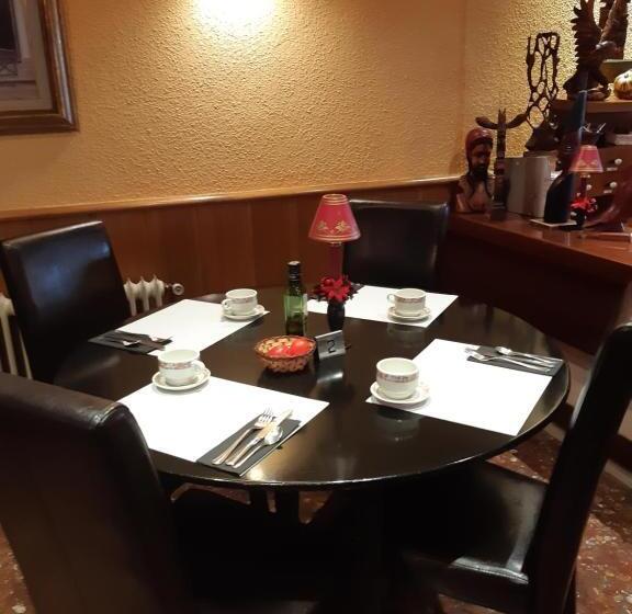 هتل Hostal La Placeta
