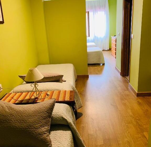 فندق Hostal La Serna