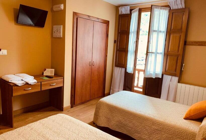 فندق Hostal La Serna