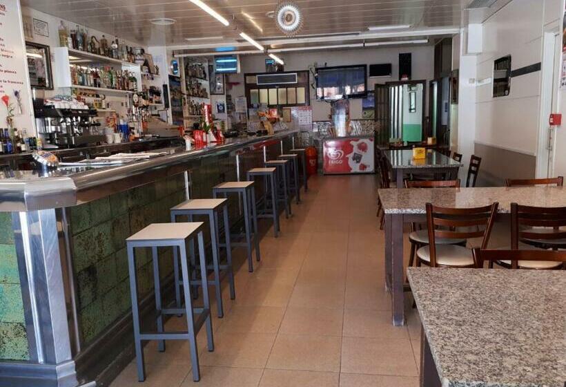 Hotel Hostal La Vinya