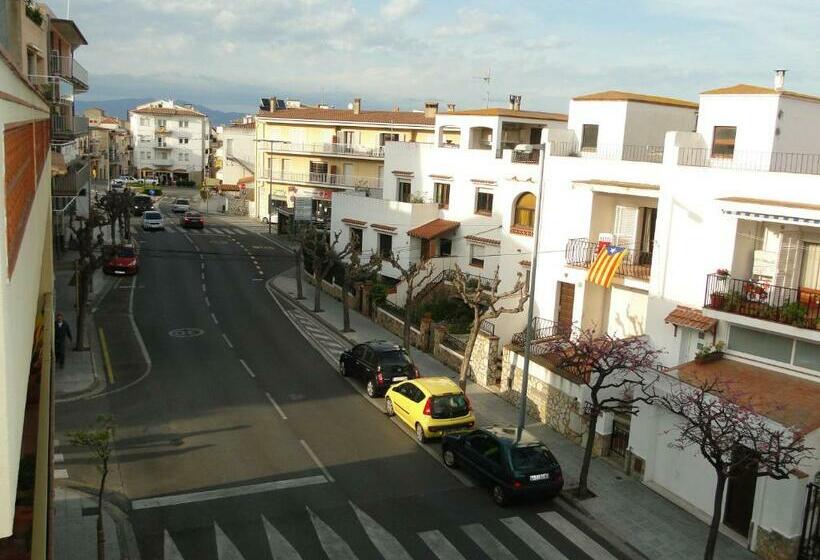 هتل Hostal La Vinya
