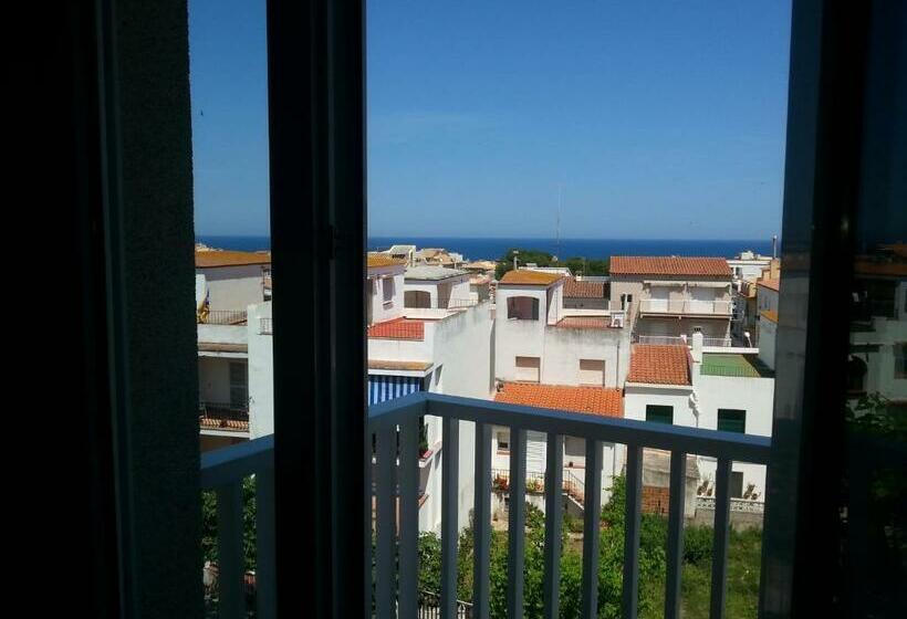 هتل Hostal La Vinya
