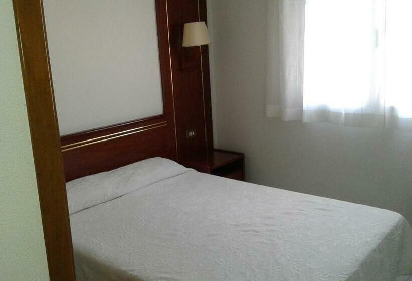 هتل Hostal La Vinya
