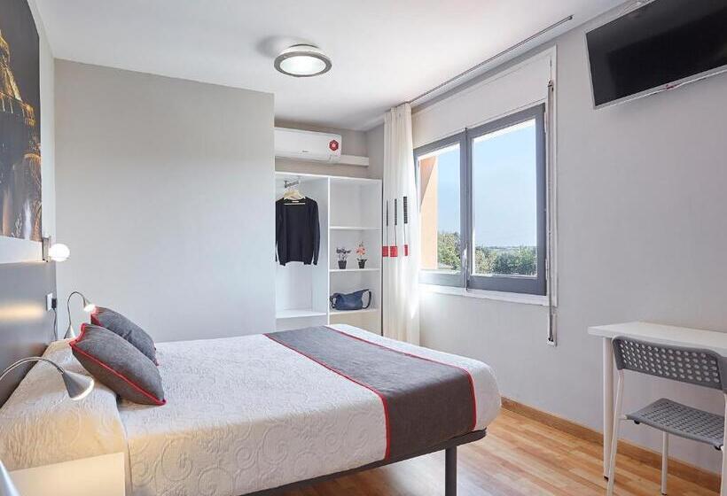 هتل Hostal Mas Ferrer