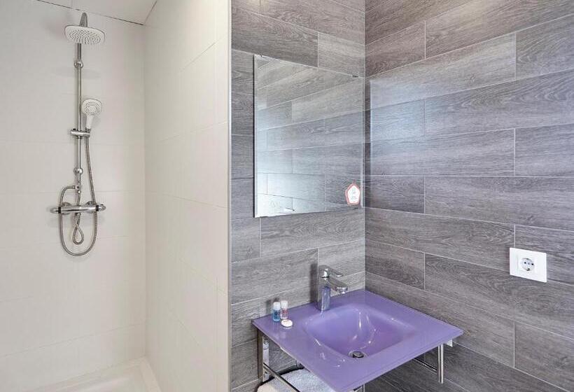 هتل Hostal Mas Ferrer