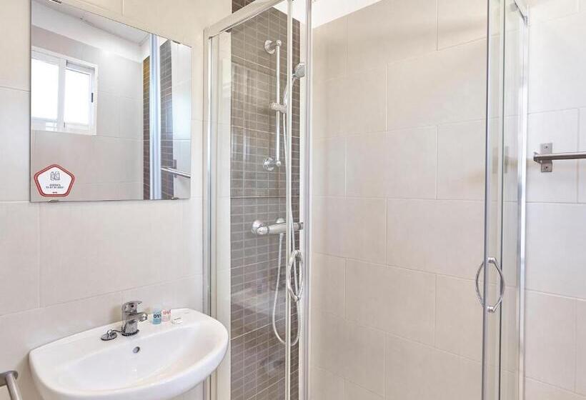 هتل Hostal Mas Ferrer