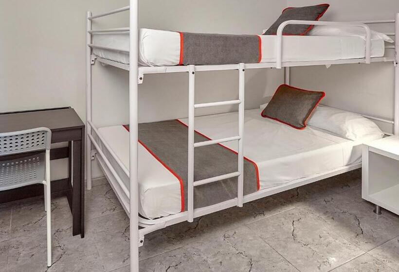 هتل Hostal Mas Ferrer