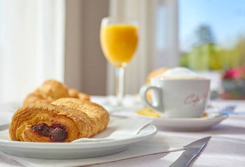 هتل Hostal Mas Ferrer