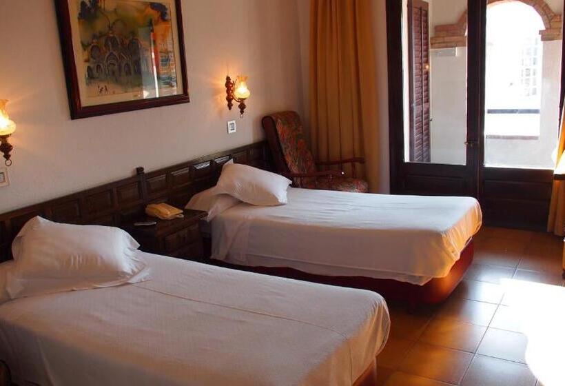 هتل Hostal Miryam