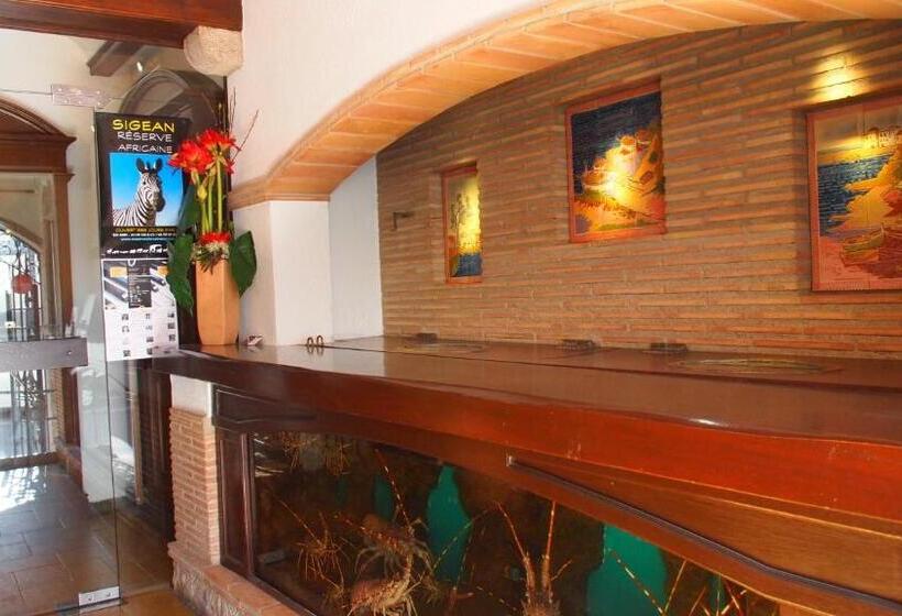 هتل Hostal Miryam