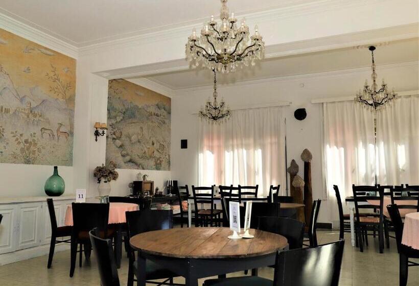 هتل Hostal Montsoliu