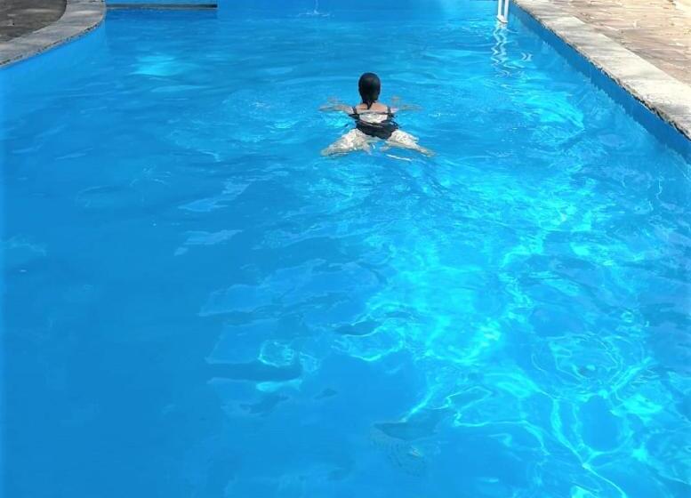 هتل Hostal Montsoliu