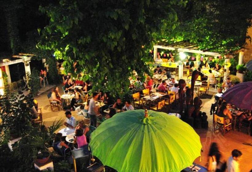 هتل Hostal Montsoliu