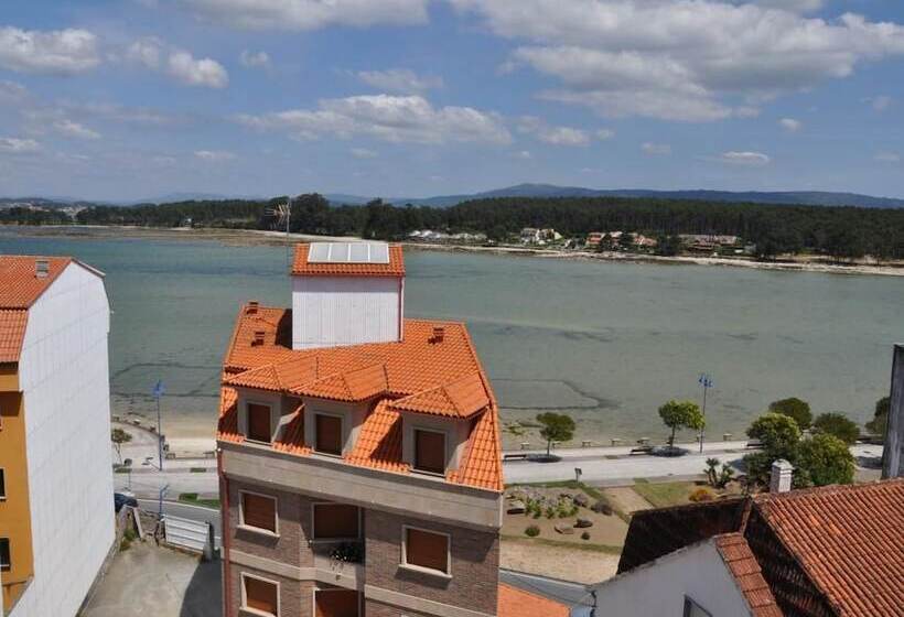 هتل Hostal Mourelos