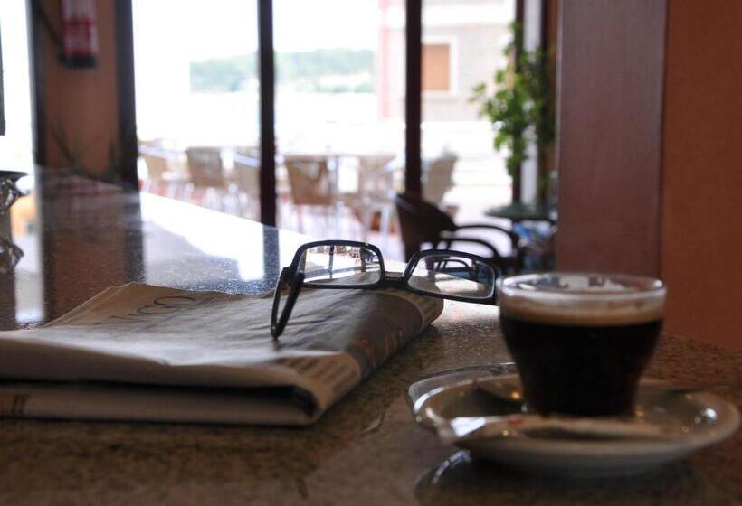 هتل Hostal Mourelos