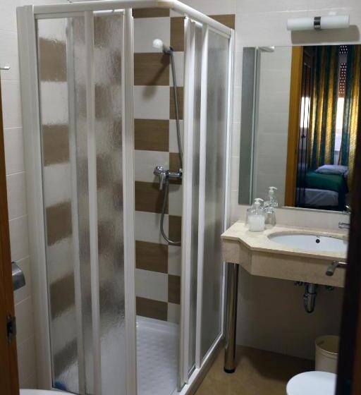 هتل Hostal Muralla